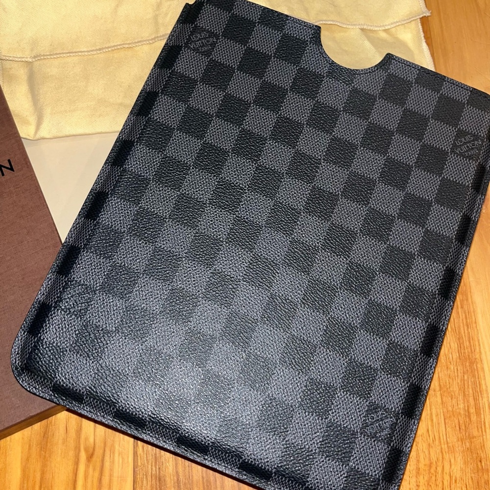 Louis Vuitton Damier Graphite IPad Case 🔥 - Picture 2 of 7
